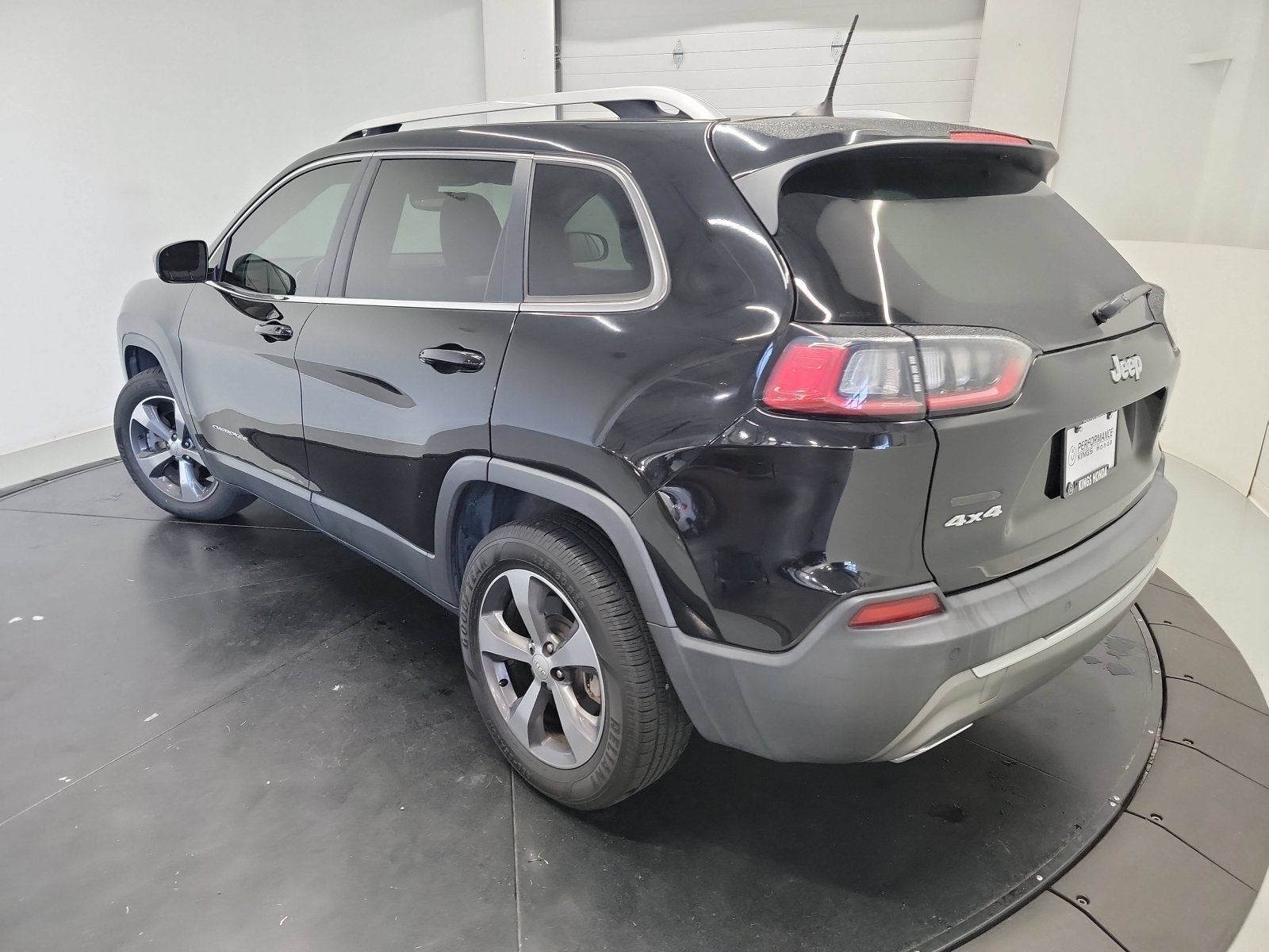 Used 2020 Diamond Black Crystal Pearlcoat Jeep Limited image 5