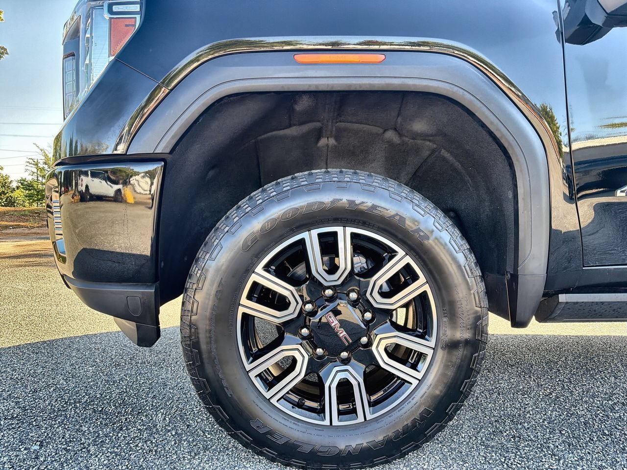 Used 2022 ONYX BLACK GMC AT4 image 28