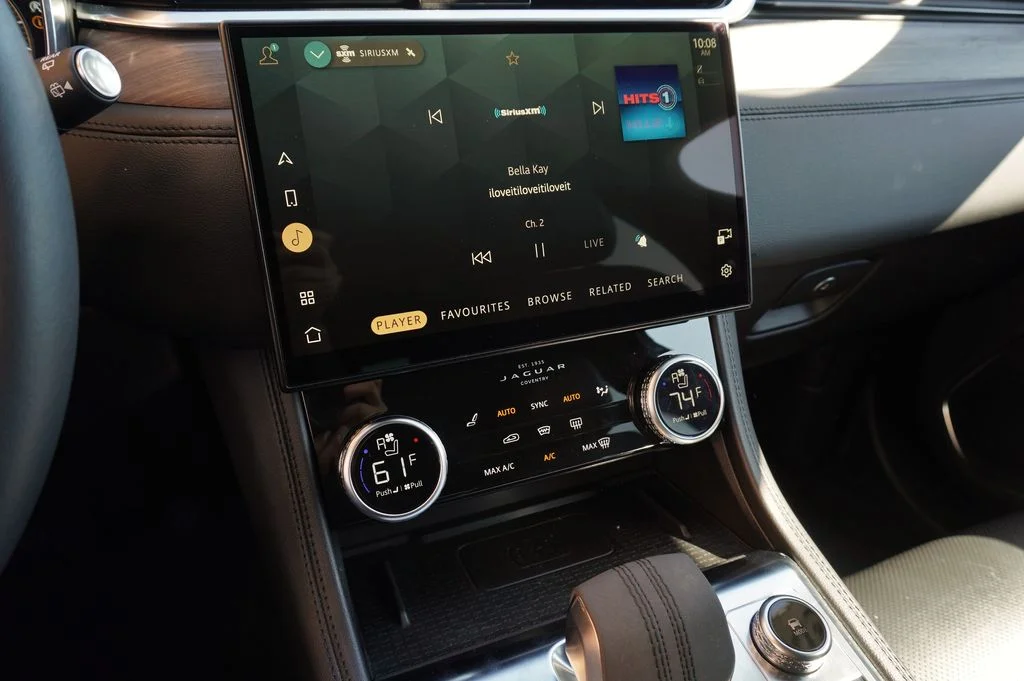 Used 2023  Jaguar P250 S image 20