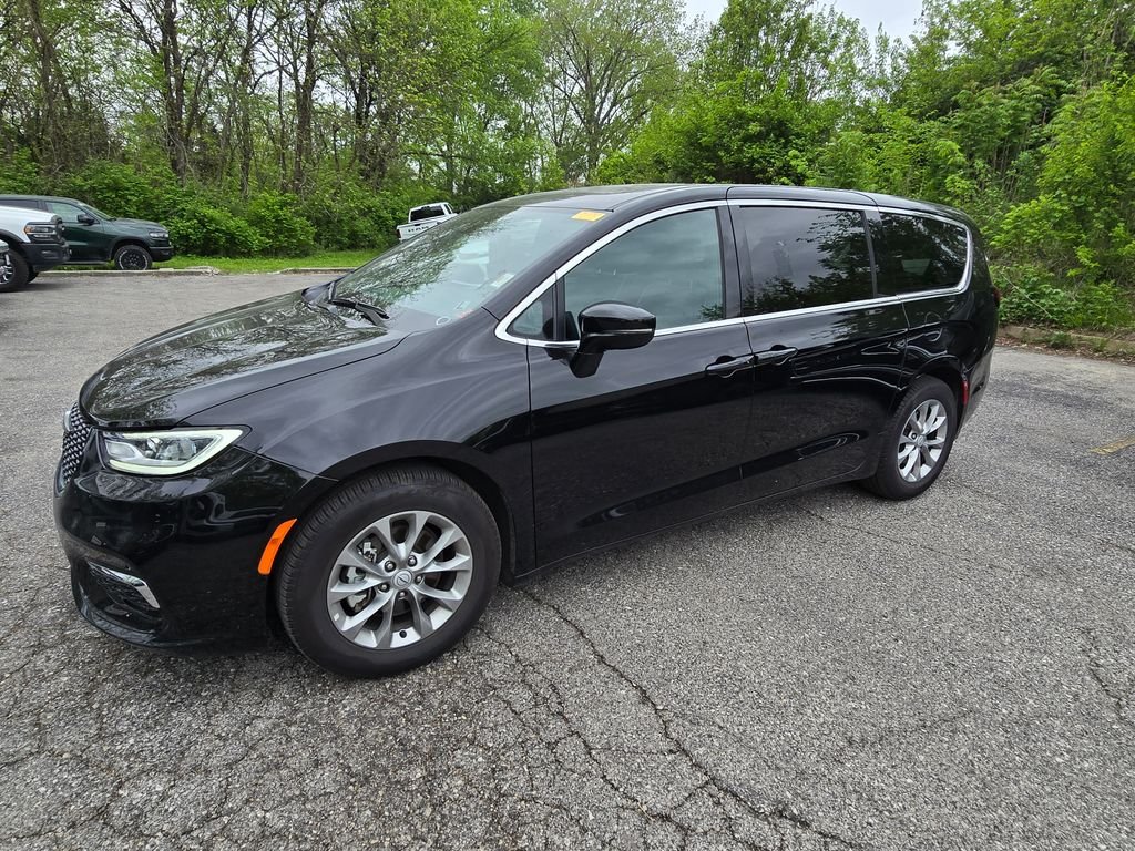Used 2026 Chrysler Pacifica Limited with VIN 2C4RC1GG4TR197966 for sale in Kansas City