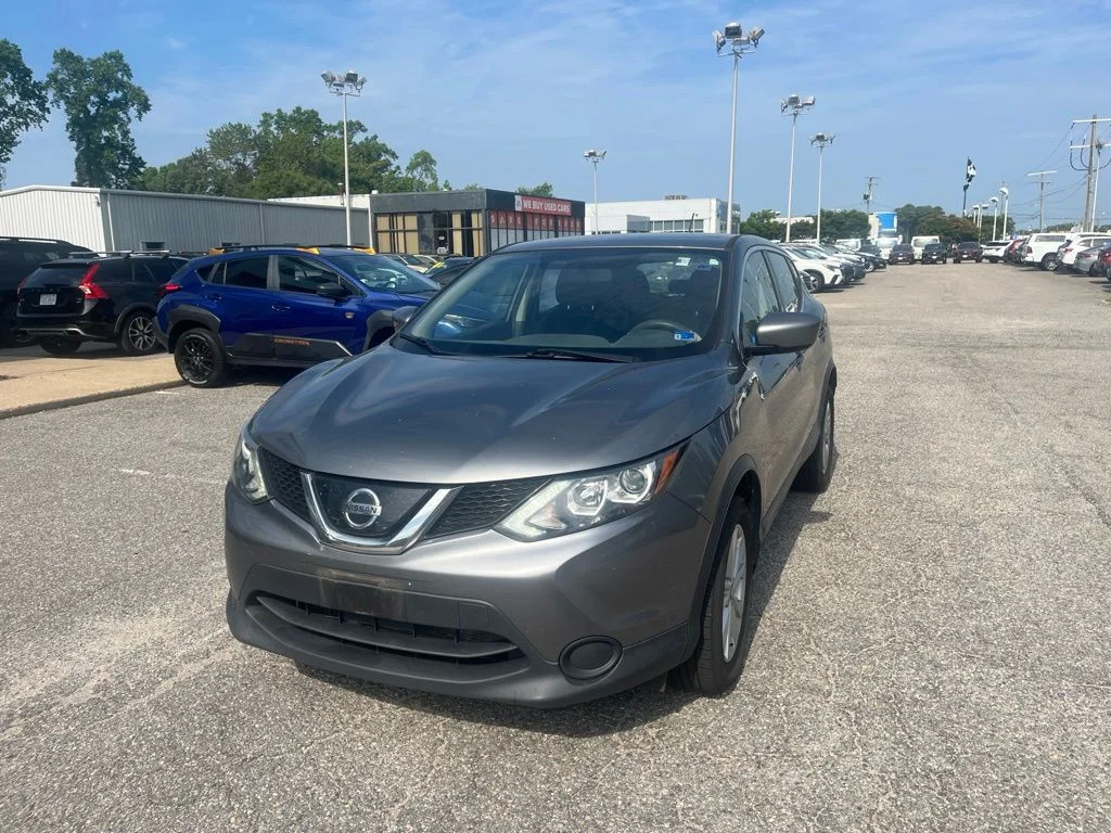Used 2019 Gray Nissan S image 7