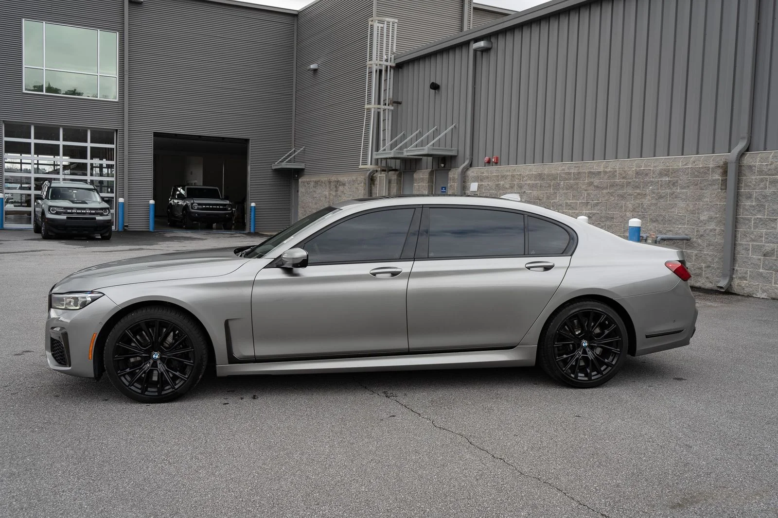Used 2022 Gray BMW 750i xDrive image 13