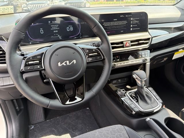 New 2026 Clear White / Black Roof Kia S image 13