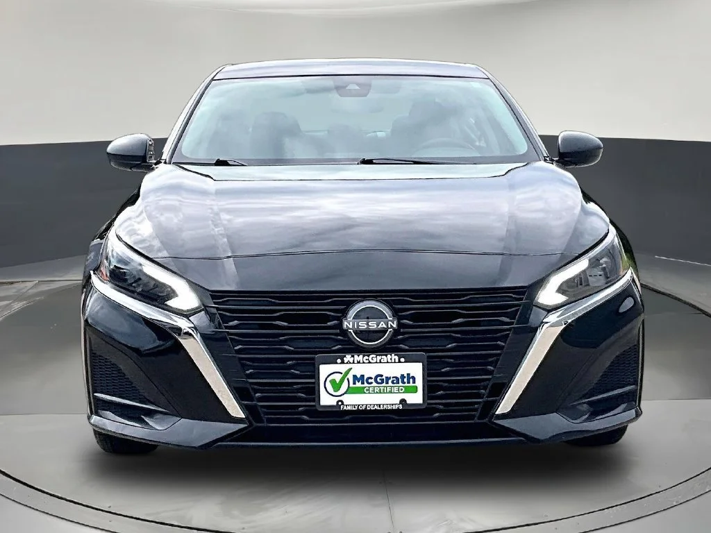 Used 2025 Black Nissan 2.5 SV image 2
