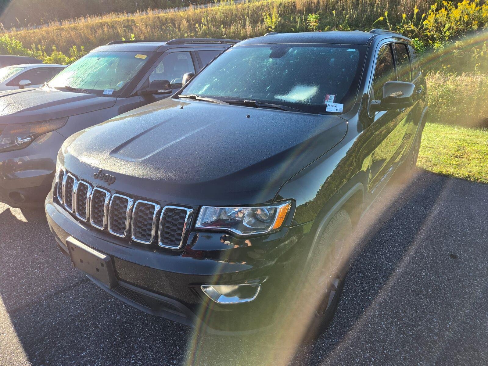 Used 2018  Jeep Laredo E image 3