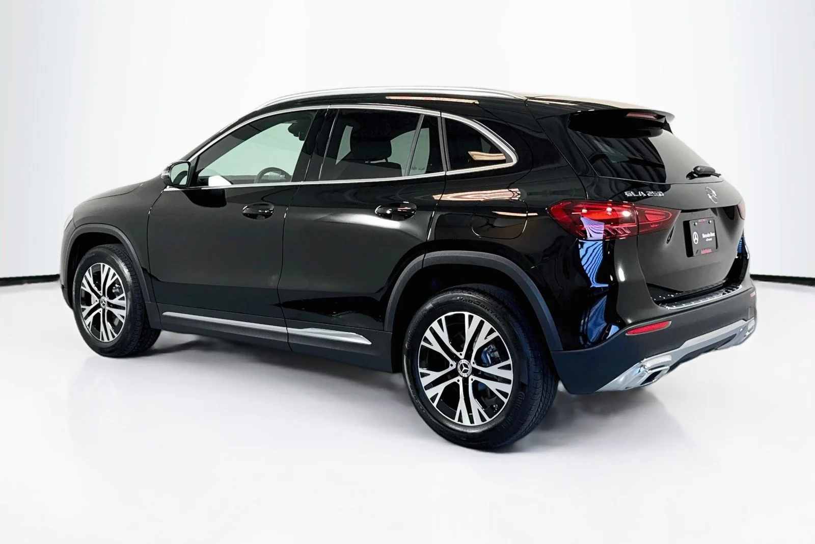 Used 2026 Night Black Mercedes-Benz GLA 250 image 7