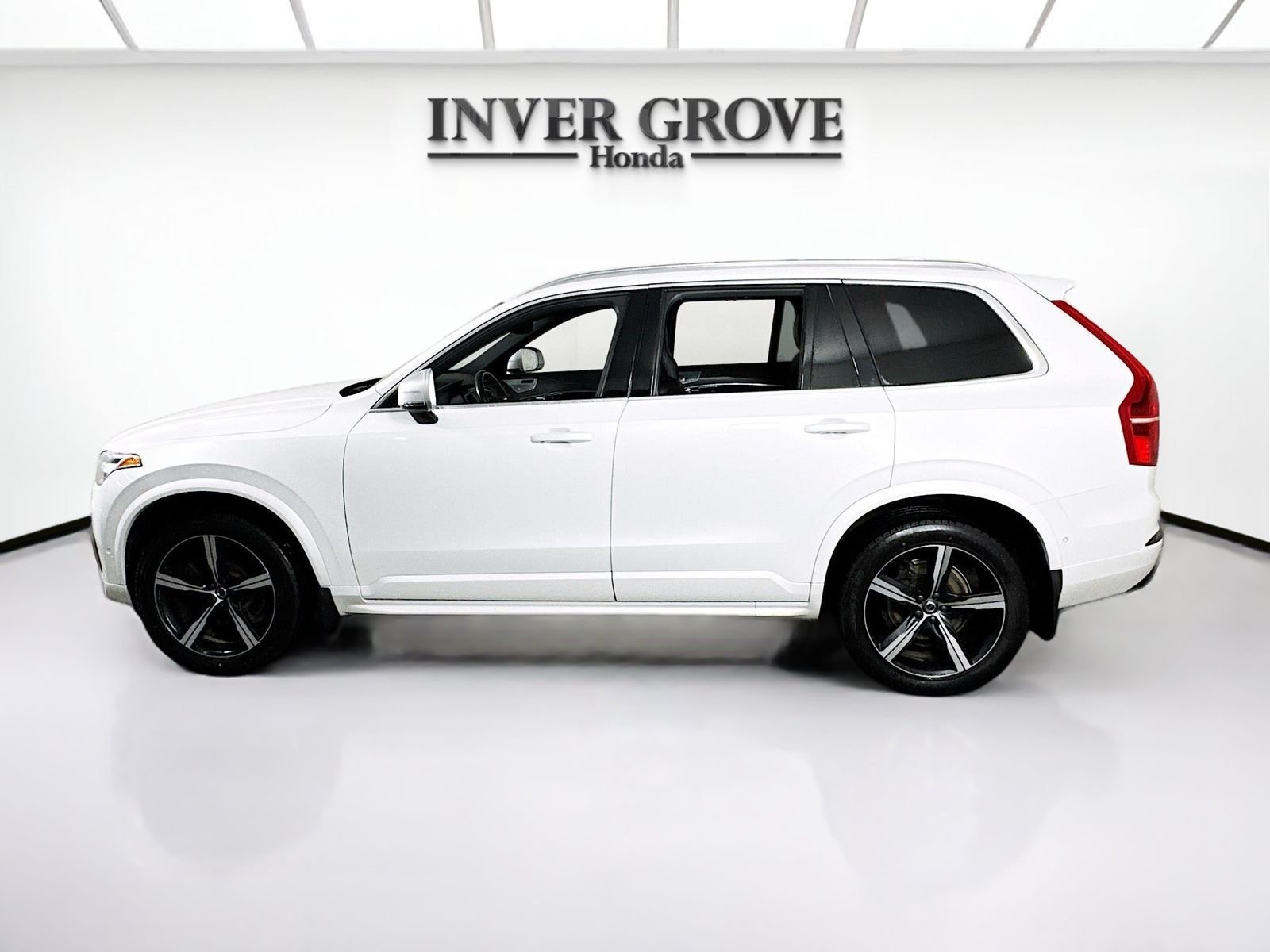 Used 2019 Crystal White Pearl Volvo T6 R-Design image 8