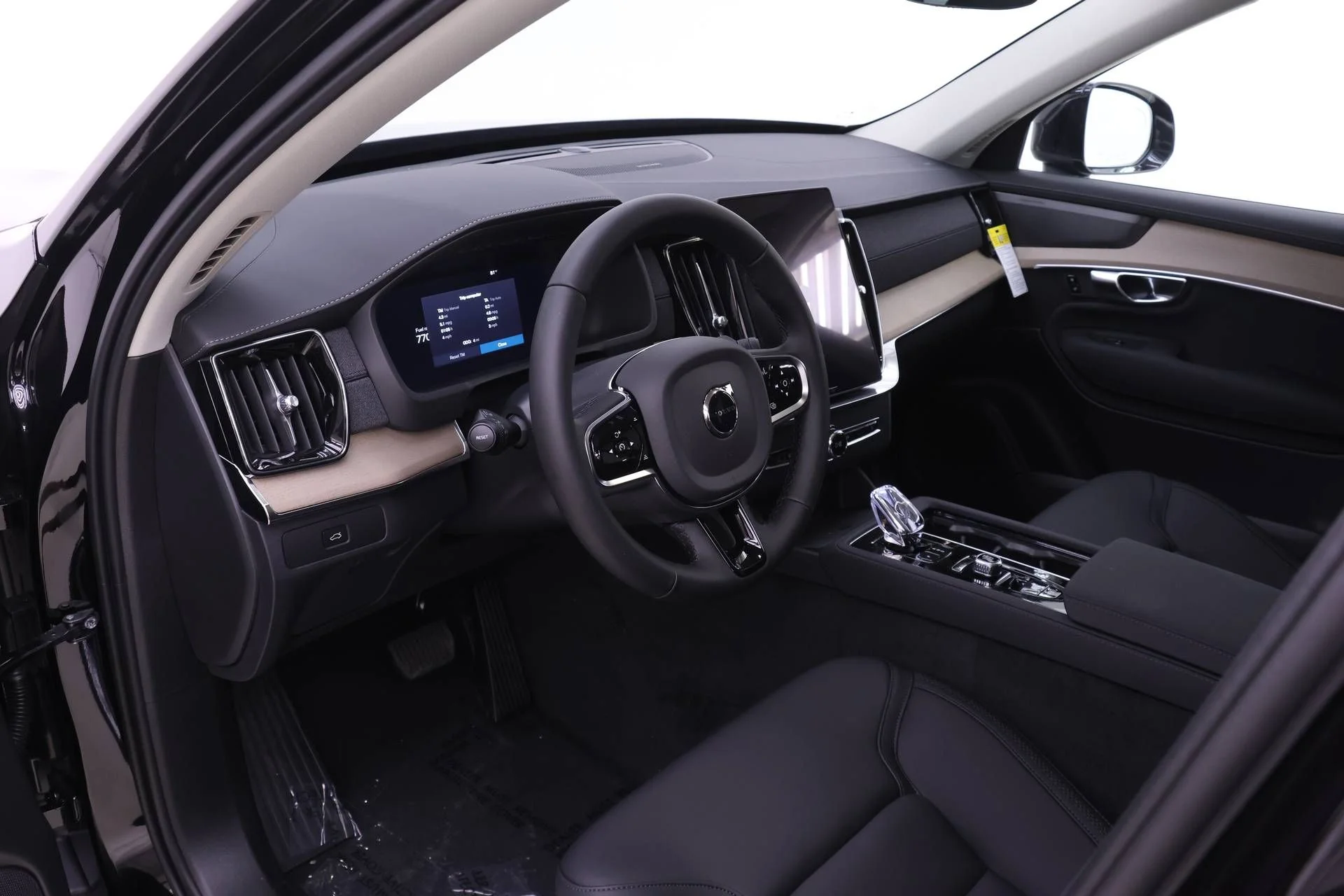 New 2027  Volvo B6 Plus 7-Seater image 6