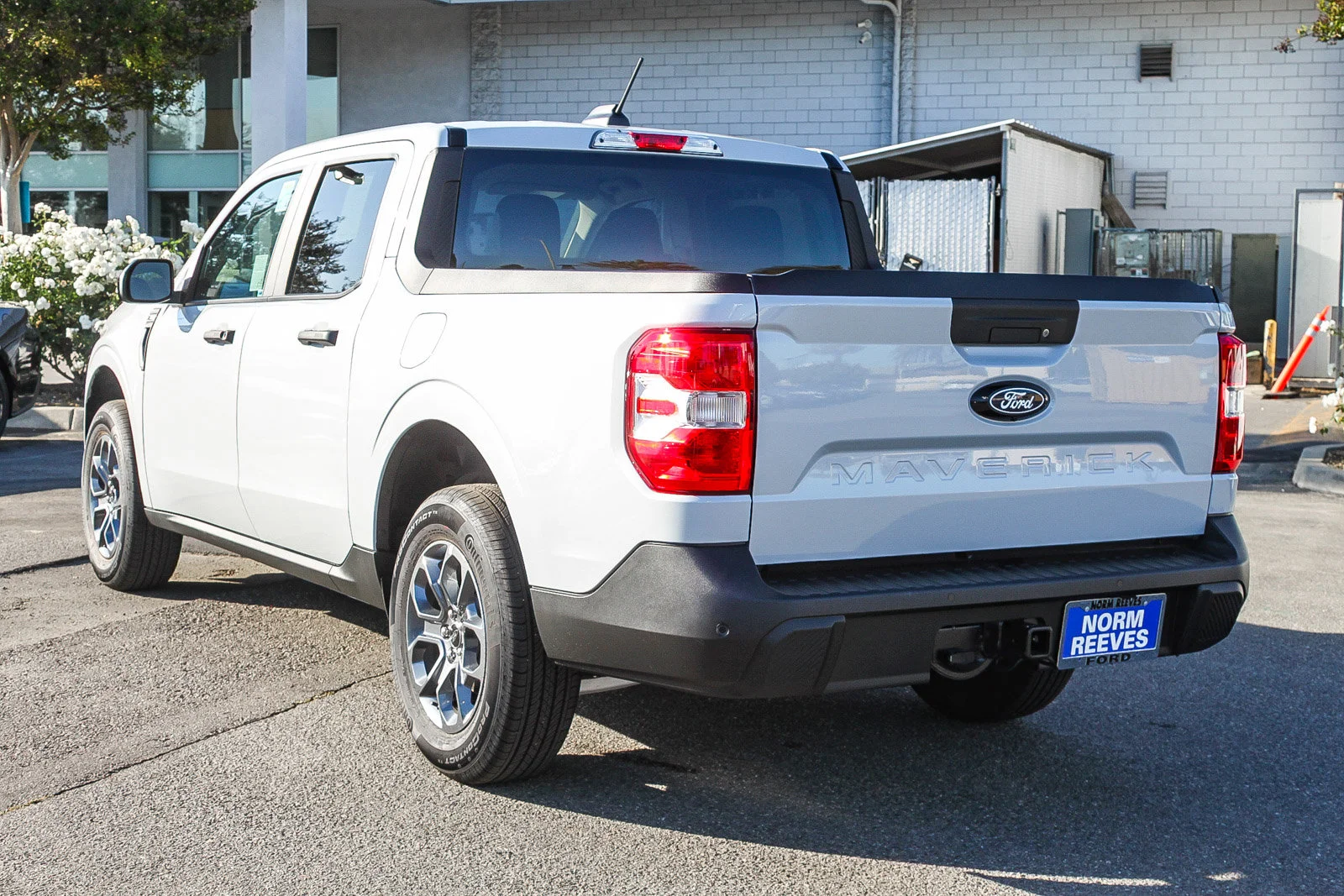 New 2025 White Metallic Ford XLT image 8