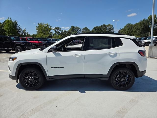 New 2026 Bright White Clear-Coat Exterior Paint Jeep Latitude image 4