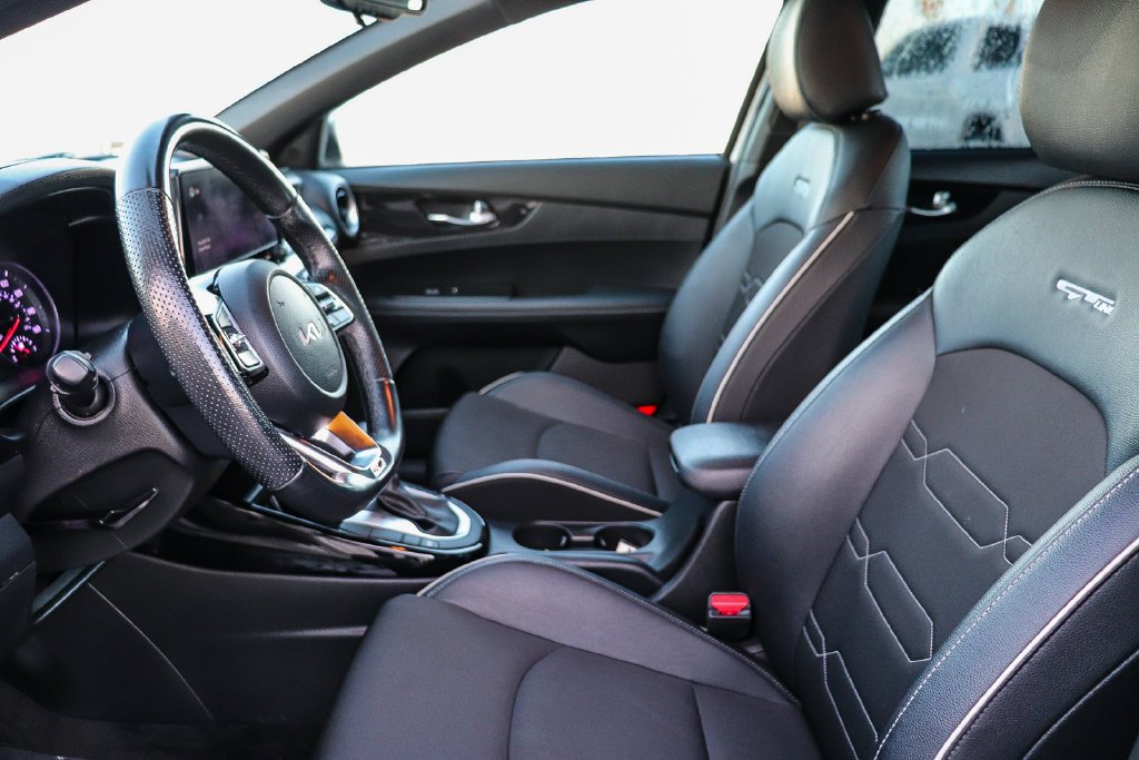 Used 2022 Snow White Pearl Kia GT-Line image 20