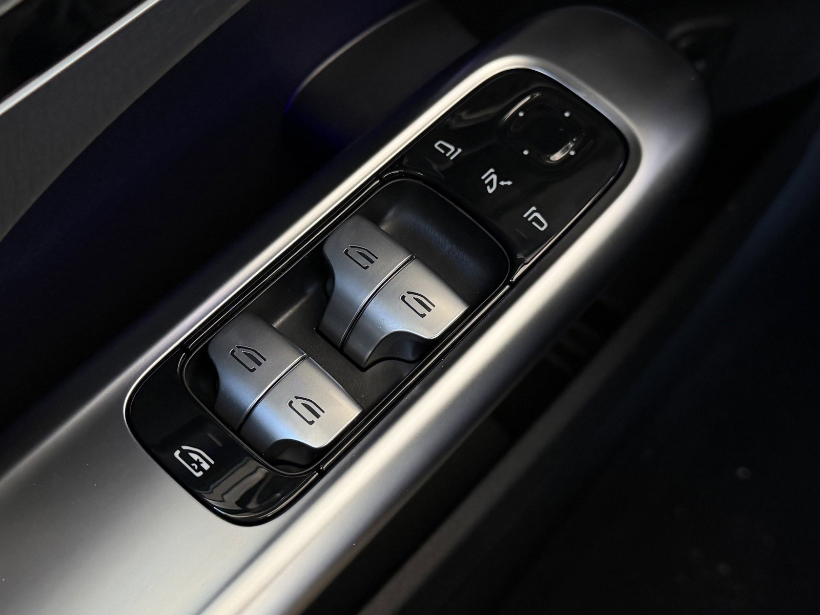 New 2026 MANUFAKTUR Alpine Grey Mercedes-Benz C 300 image 42