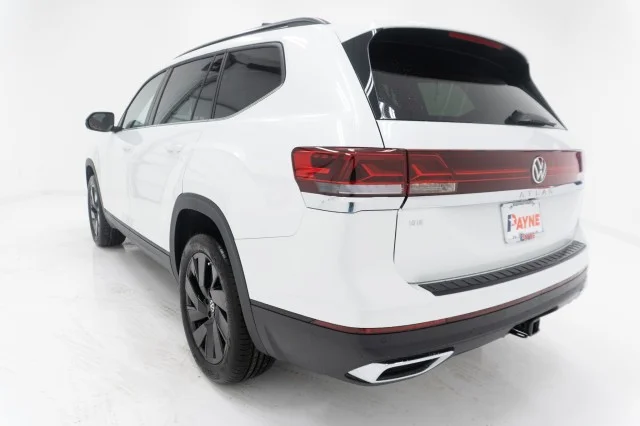 New 2026 Opal White Pearl Volkswagen 2.0T SE W/TECHNOLOGY image 9