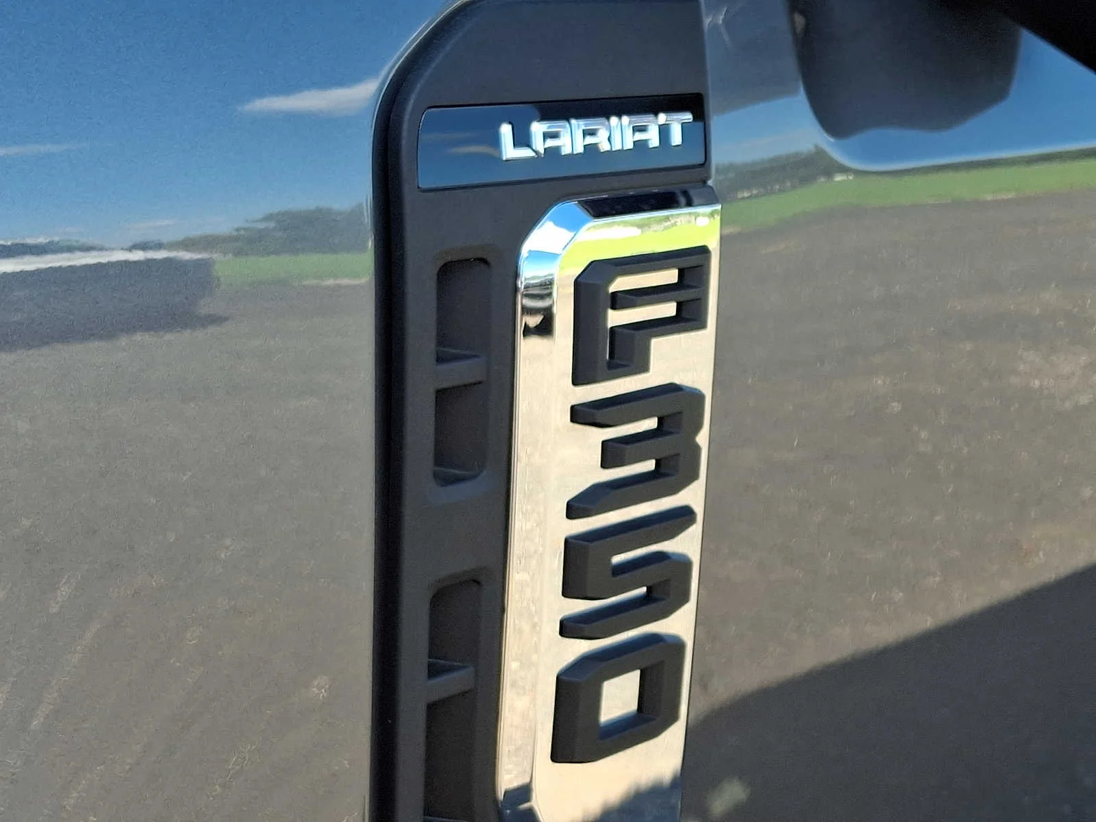New 2026 Carbonized Gray Metallic Ford LARIAT image 15