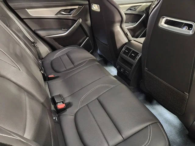 2026 Jaguar F-Pace R-Dynamic S - Photo 32