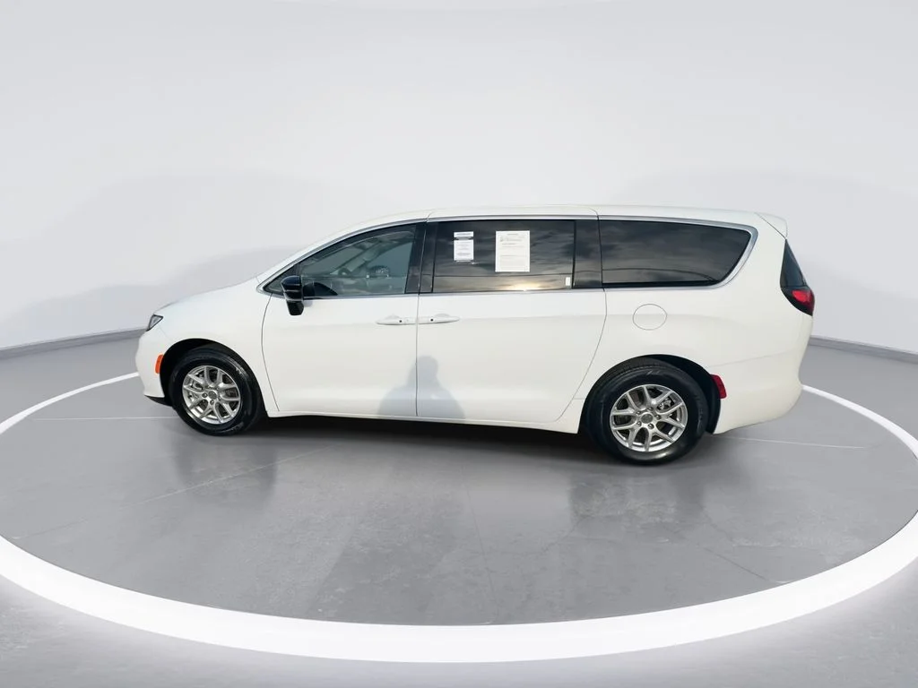 Used 2024 White Chrysler Touring L image 5