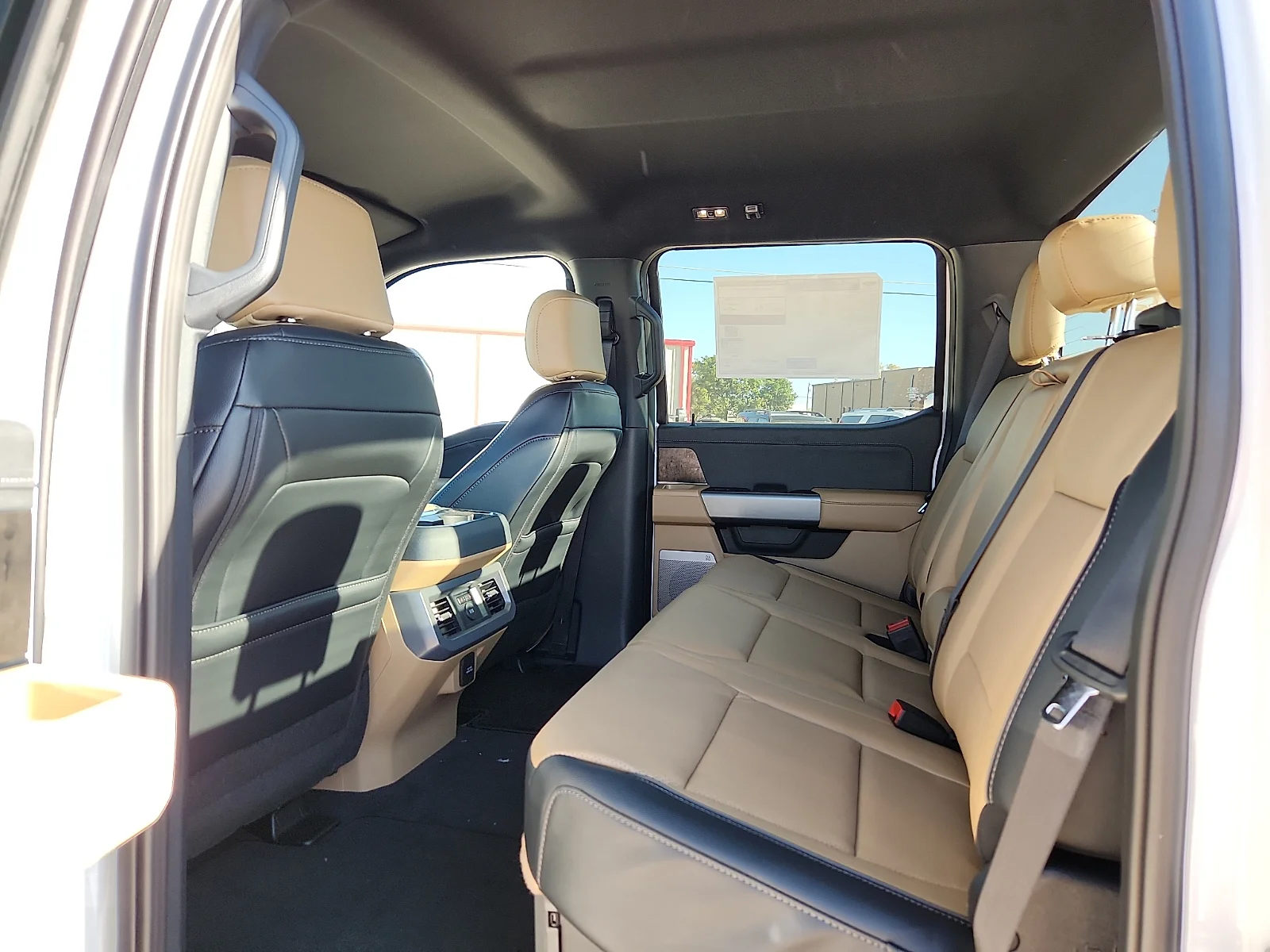 New 2026 Oxford White Ford LARIAT image 18