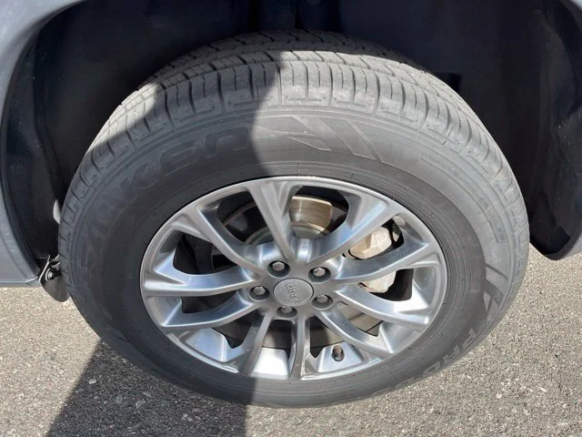 Used 2019 Velvet Red Pearlcoat Jeep Latitude Plus image 14