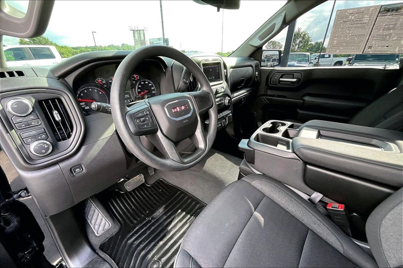 Used 2025 Onyx Black GMC 4WD Regular Cab Standard Box Pro image 11