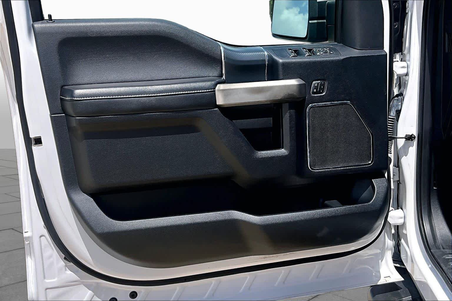 Used 2020 Oxford White Ford LARIAT image 20
