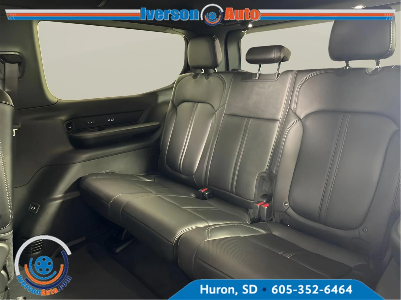 New 2026 Steel Blue Exterior Paint Jeep Limited Reserve image 17