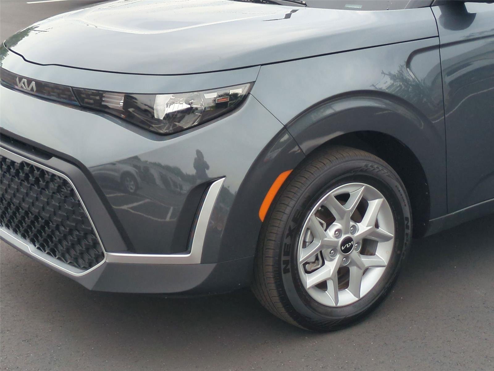 Used 2025 Gravity Gray Kia LX image 18