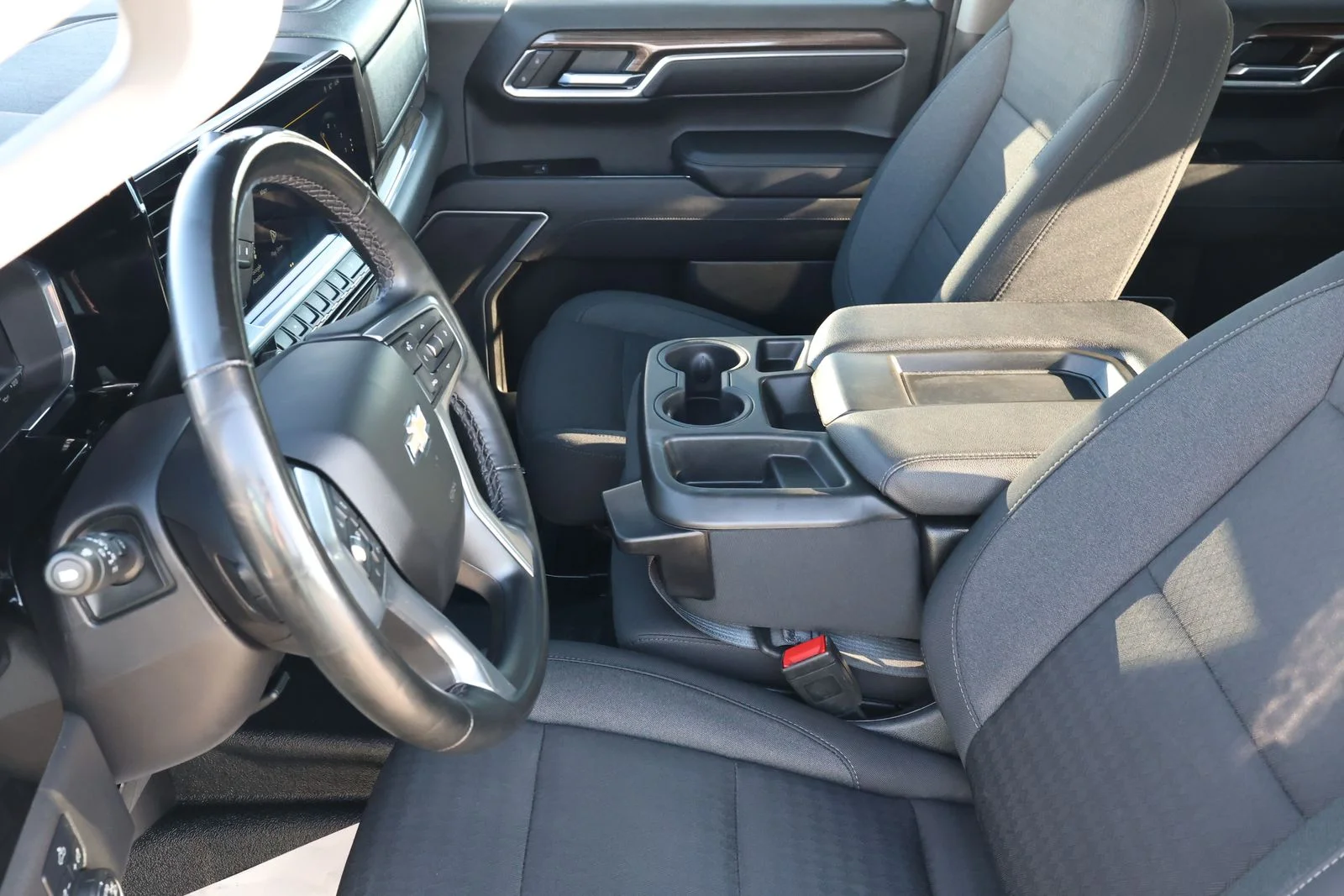 Used 2023 White Chevrolet LT image 13