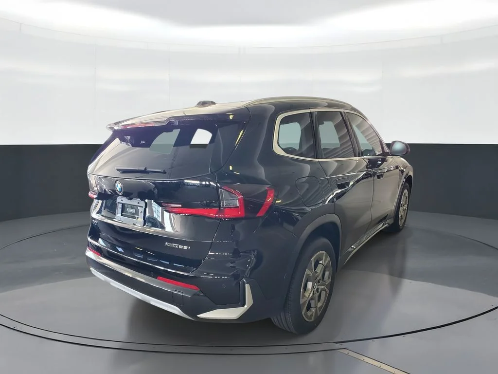 New 2026 Jet Black BMW xDrive28i image 3