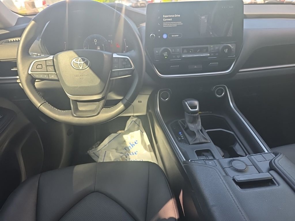 Used 2025 Red Toyota XLE image 20