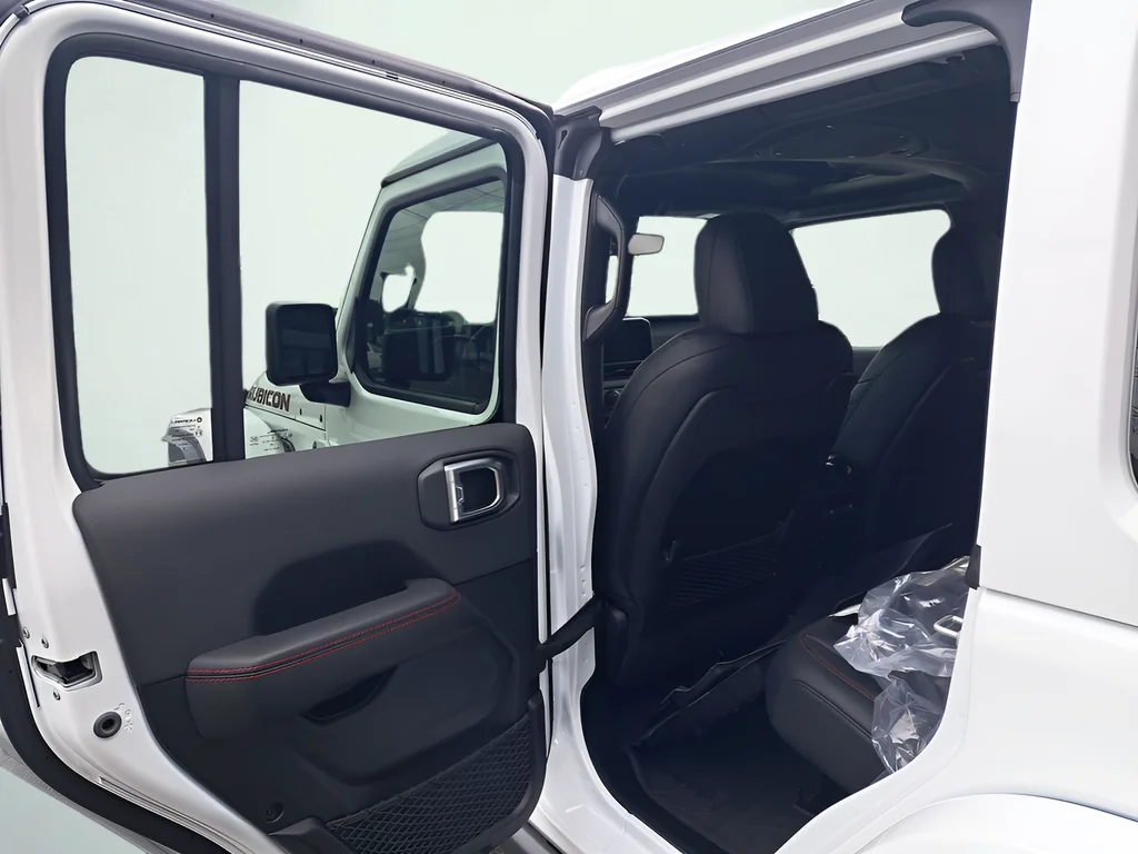 New 2026 Bright White Clear-Coat Exterior Paint Jeep Rubicon X image 12