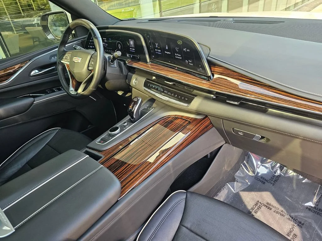 Used 2021 CRYSTAL WHITE TRICOAT Cadillac Premium Luxury image 10
