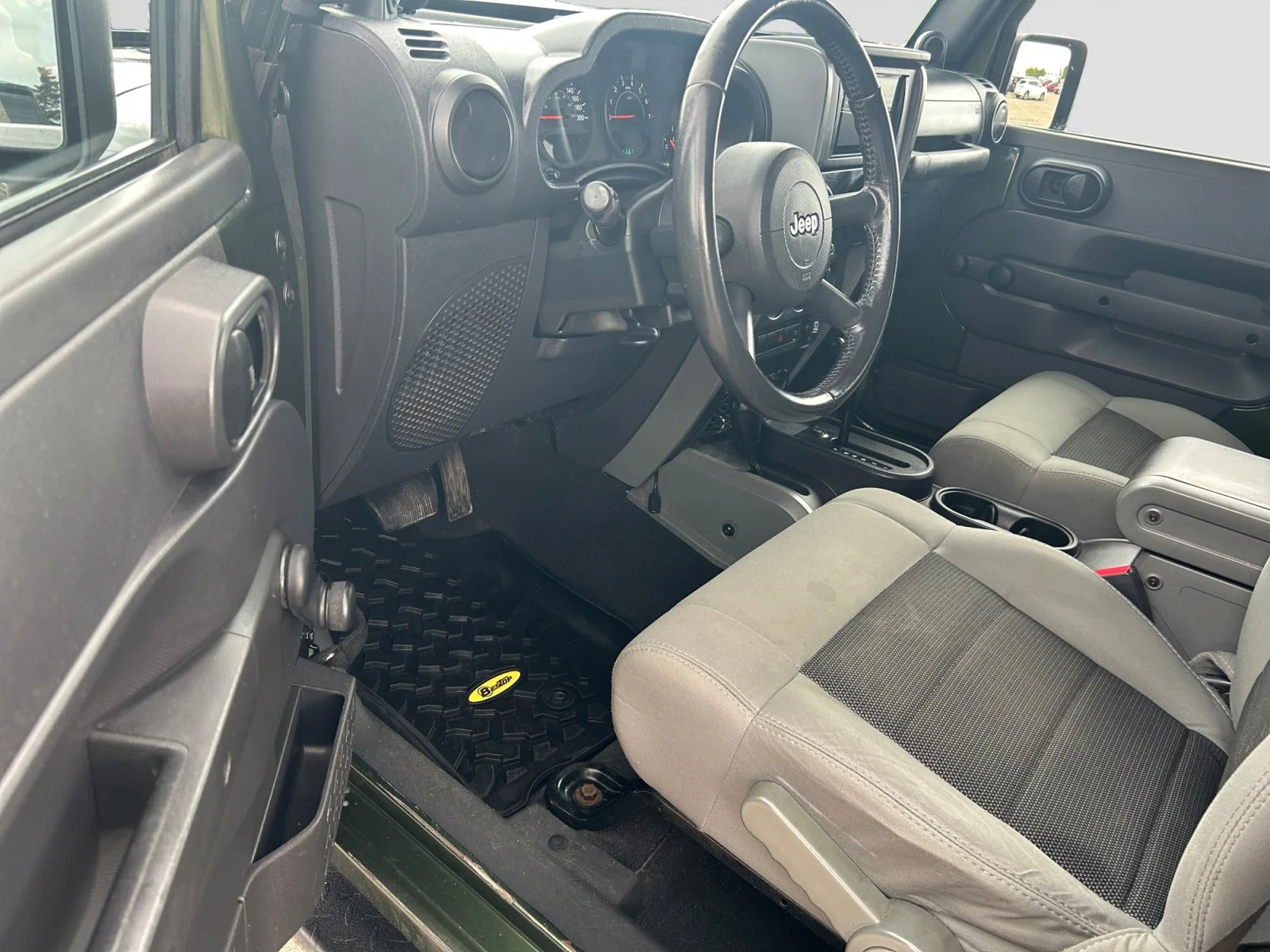 Used 2009 Jeep Green Metallic Jeep X image 12