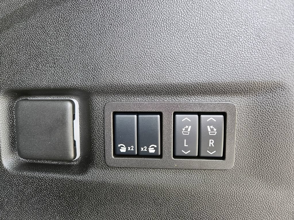 Used 2025 Sterling Metallic GMC Denali image 18