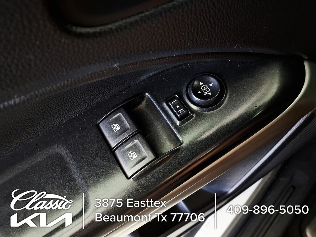 Used 2021 White Chevrolet LT image 25