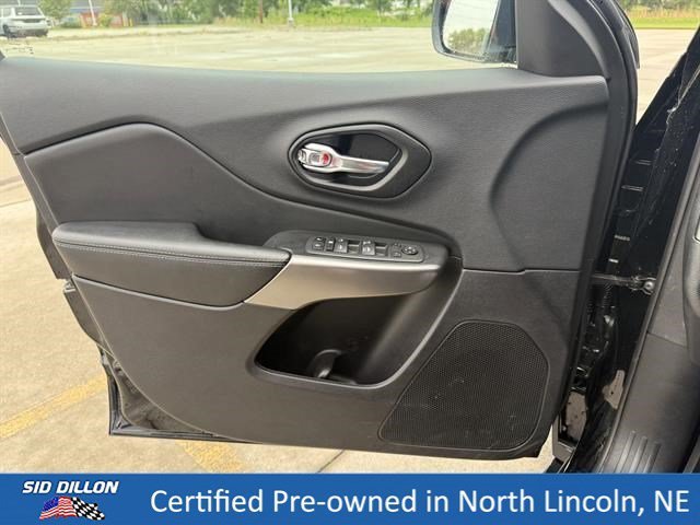 Used 2022 Diamond Black Crystal Pearlcoat Jeep Latitude Lux image 17