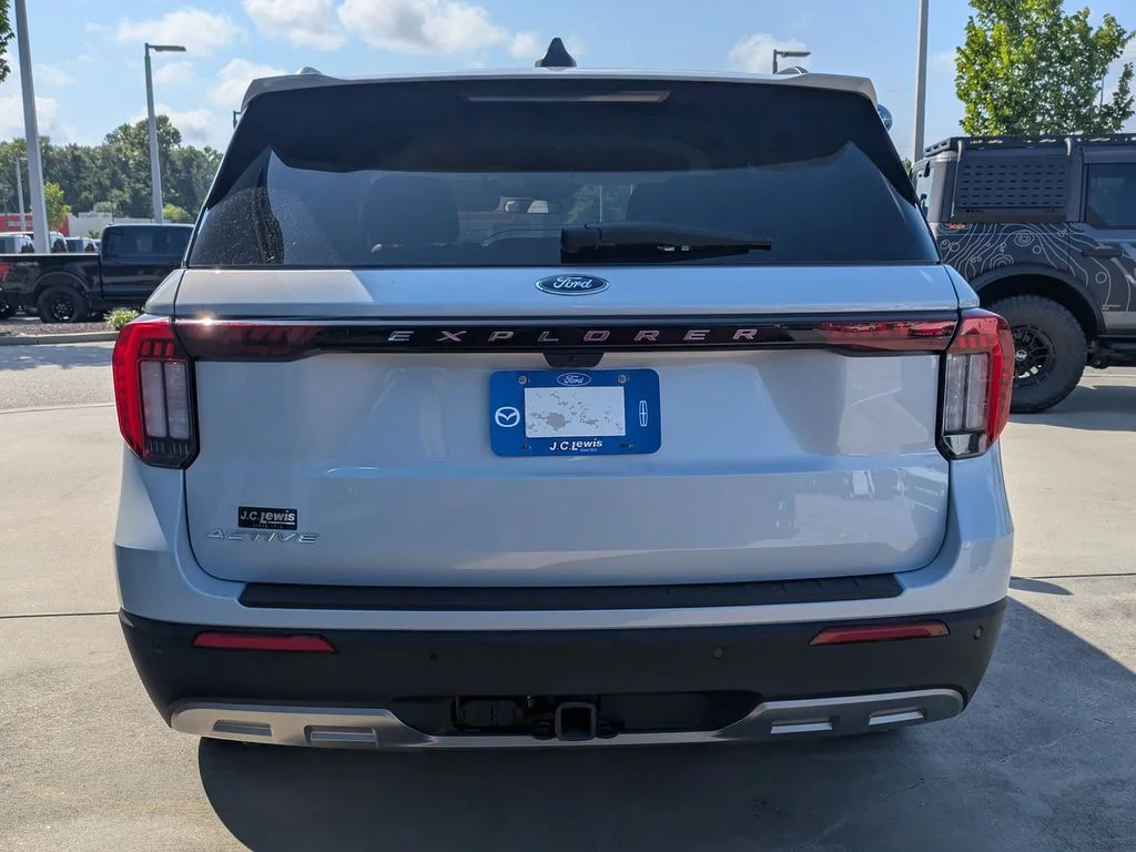 New 2026 Space White Metallic Ford Active image 5