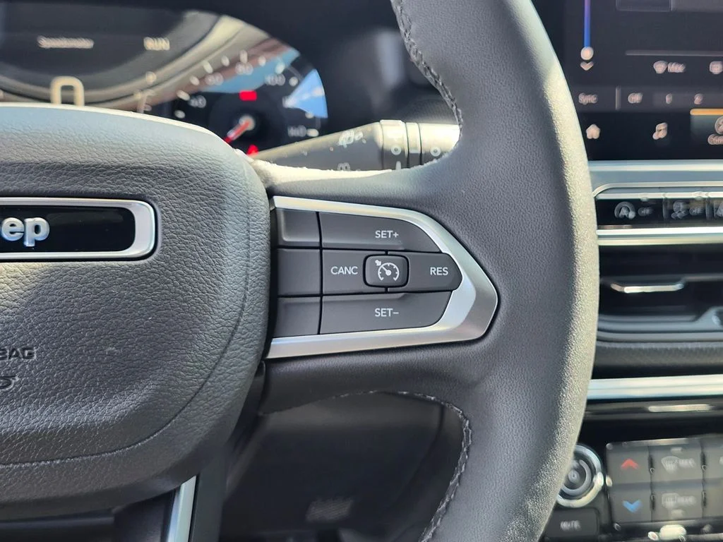 New 2026 Fathom Blue Pearl Coat Jeep Latitude image 31