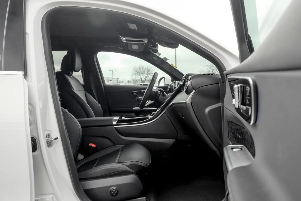 New 2026 Polar White Mercedes-Benz GLC 300 image 19