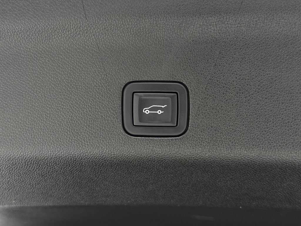 Used 2023 Black Chevrolet Z71 image 19