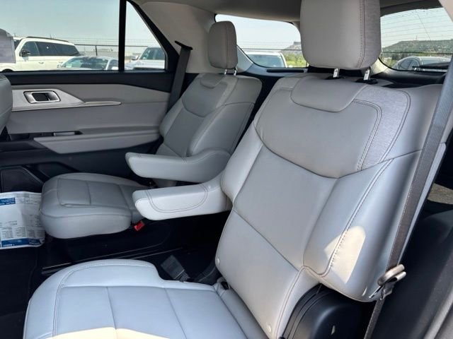New 2026 Star White Metallic Tri-Coat Ford Active image 16