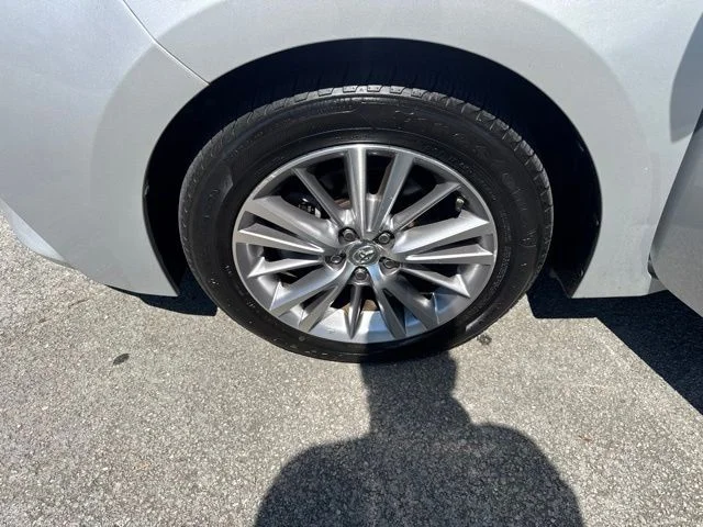 Used 2014 Silver Toyota LE Plus image 16
