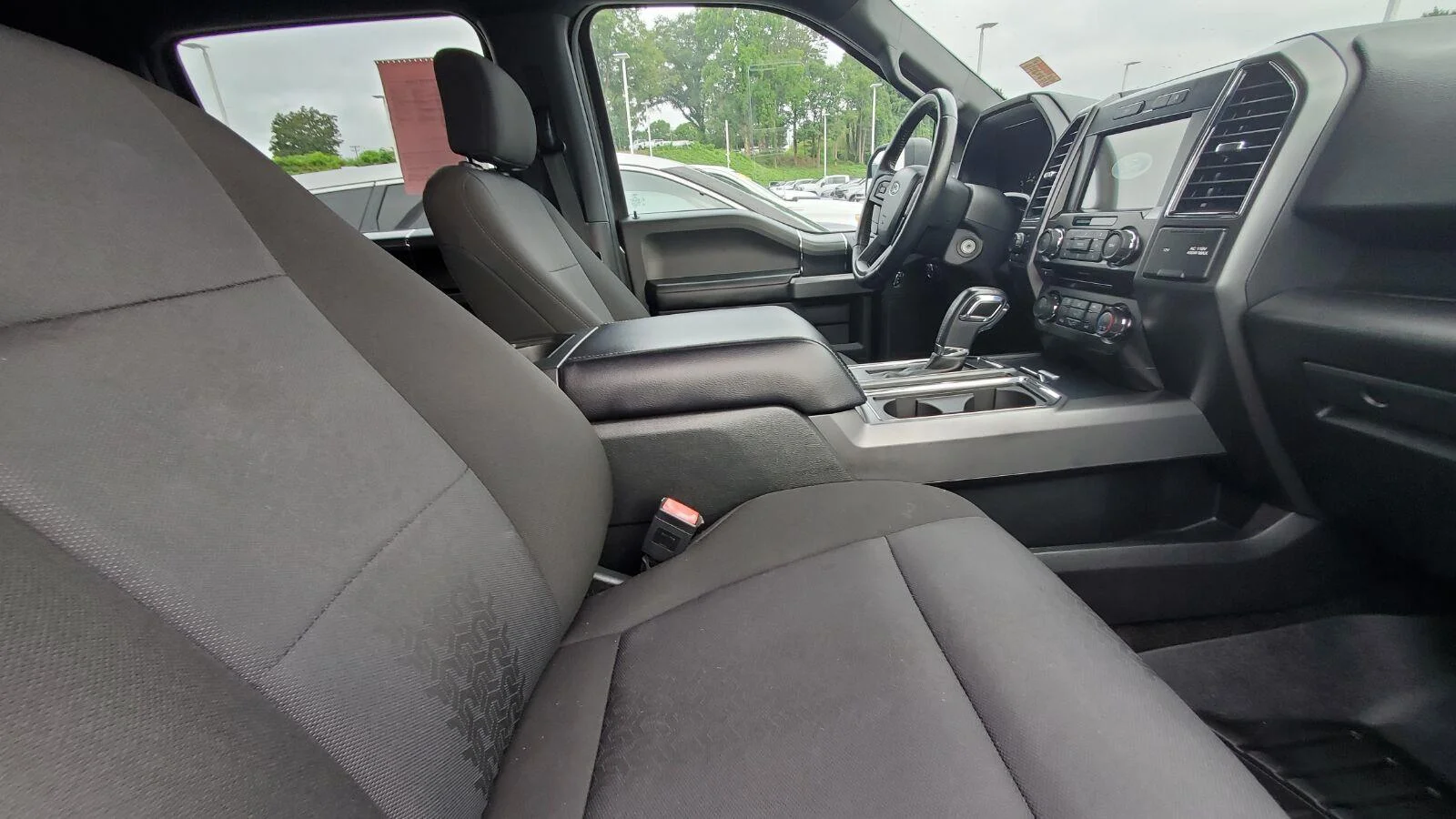 Used 2018 Magnetic Metallic Ford XL image 4