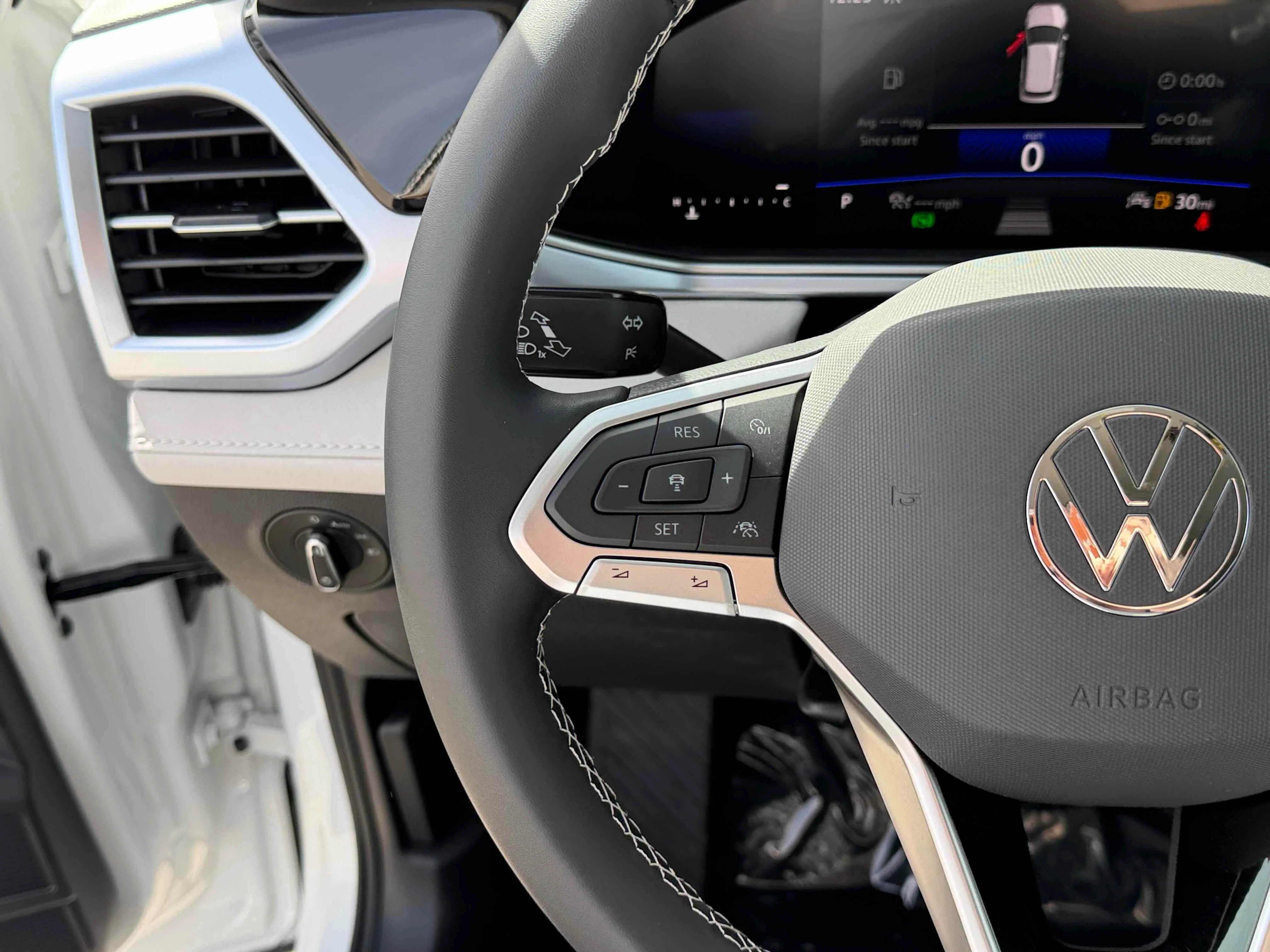 New 2026 Pure White Volkswagen SE image 17