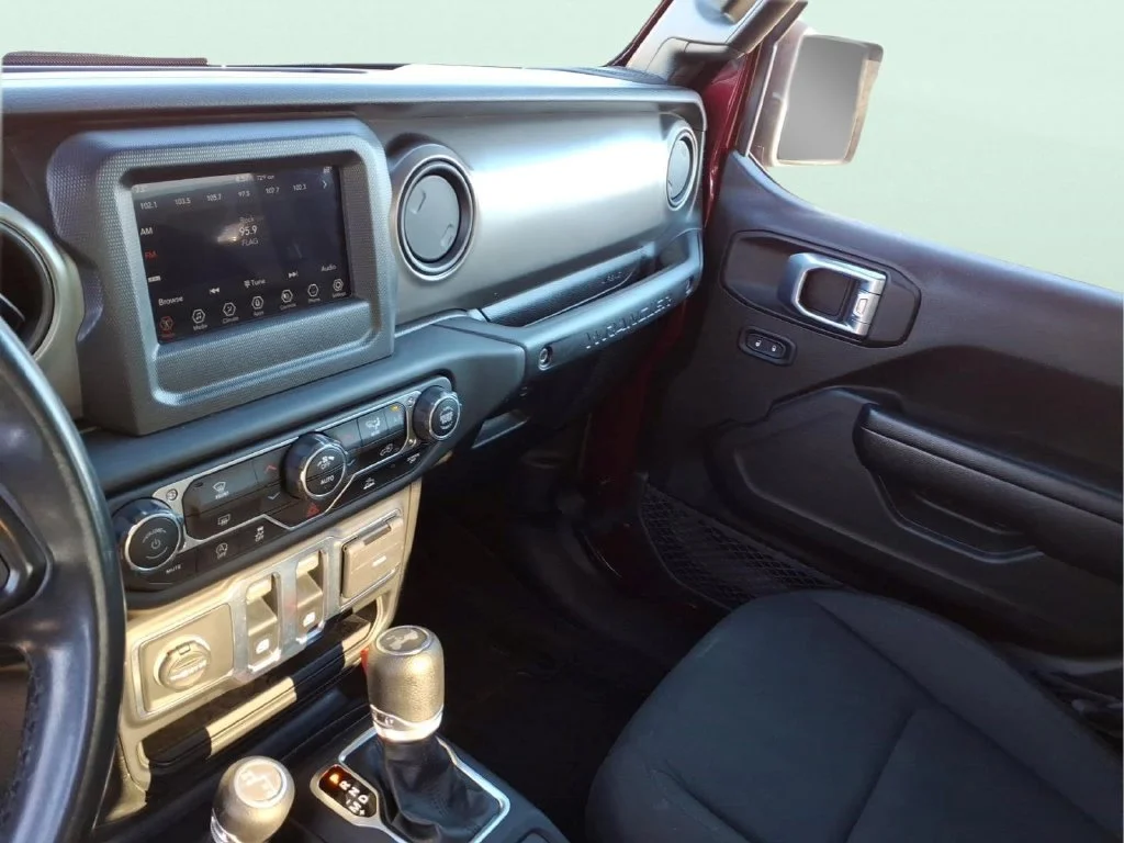 Used 2021 Red Jeep Sport S image 19