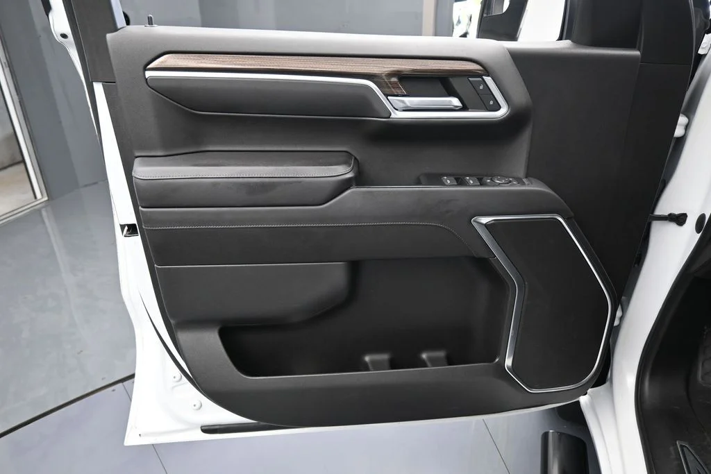 Used 2023 Summit White Chevrolet RST image 13