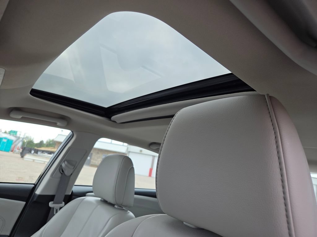 Used 2015 Cosmic Gray Mica Toyota XLE Premium image 8