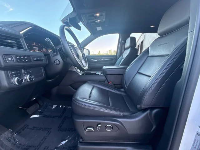 Used 2023 White GMC Denali image 25