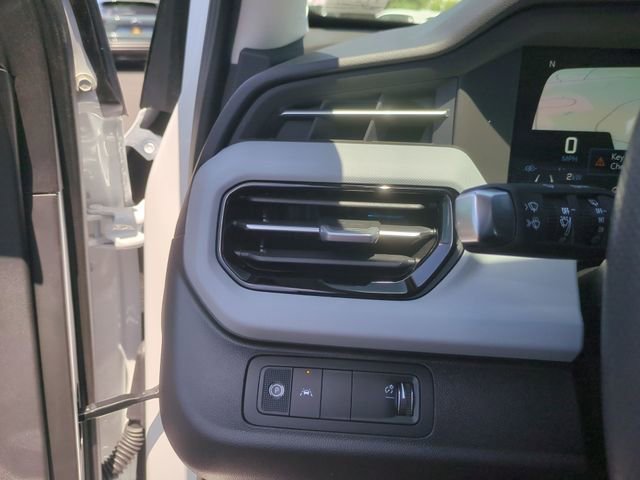 New 2027 Summit White Chevrolet LT image 19