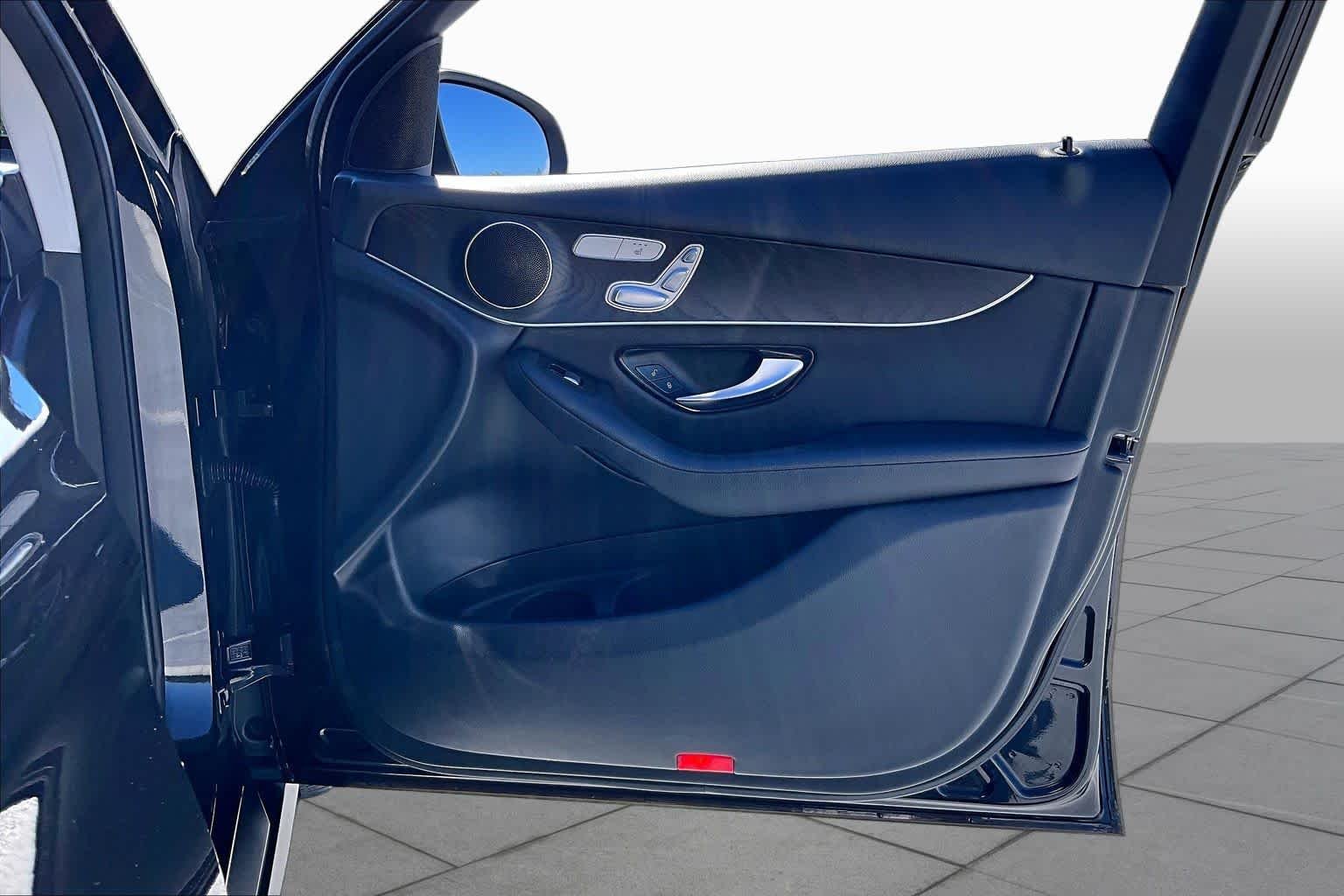 Used 2017 Obsidian Black Metallic Mercedes-Benz GLC 300 image 23