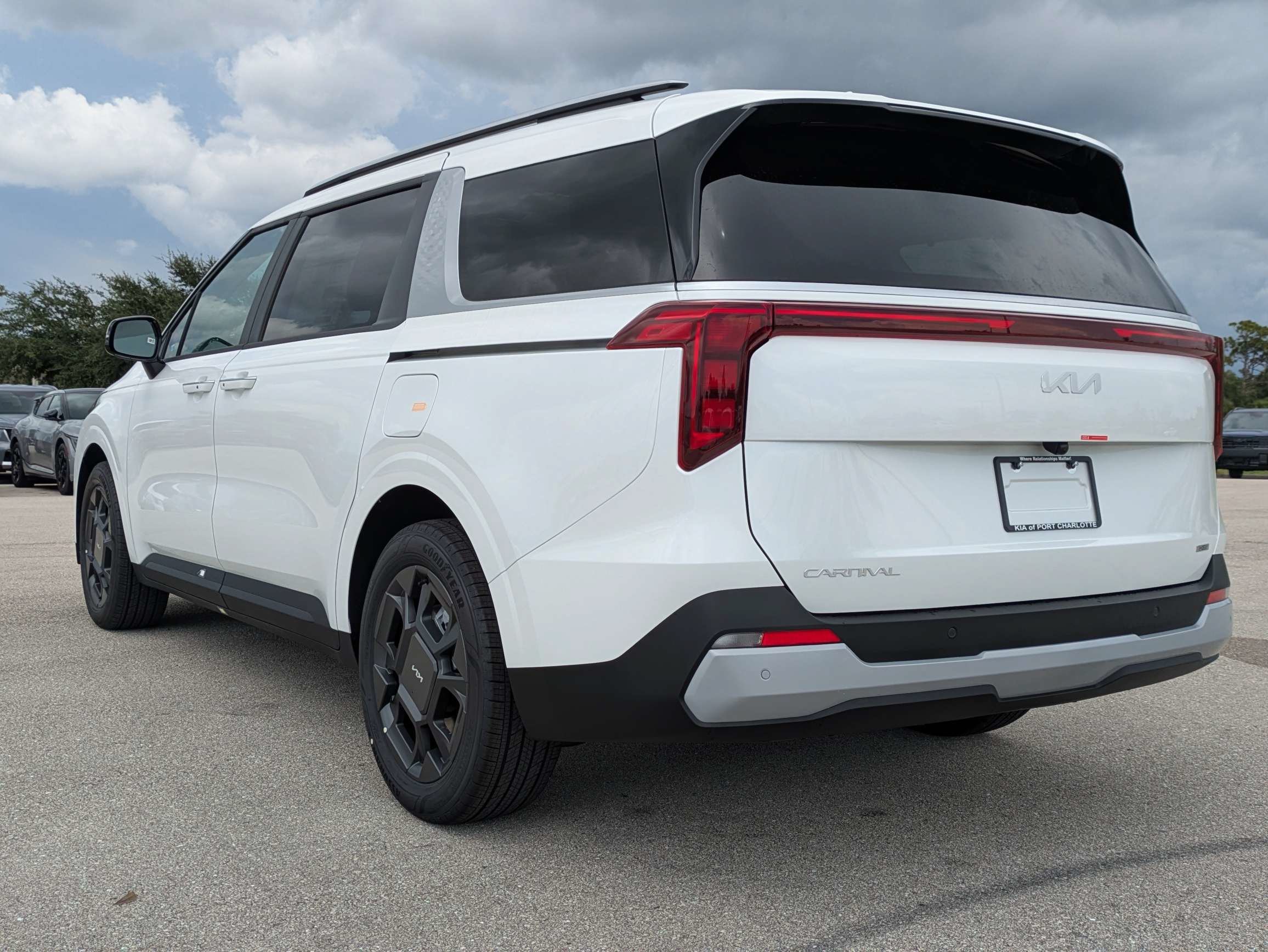 New 2026 Snow White Pearl Kia EX image 6
